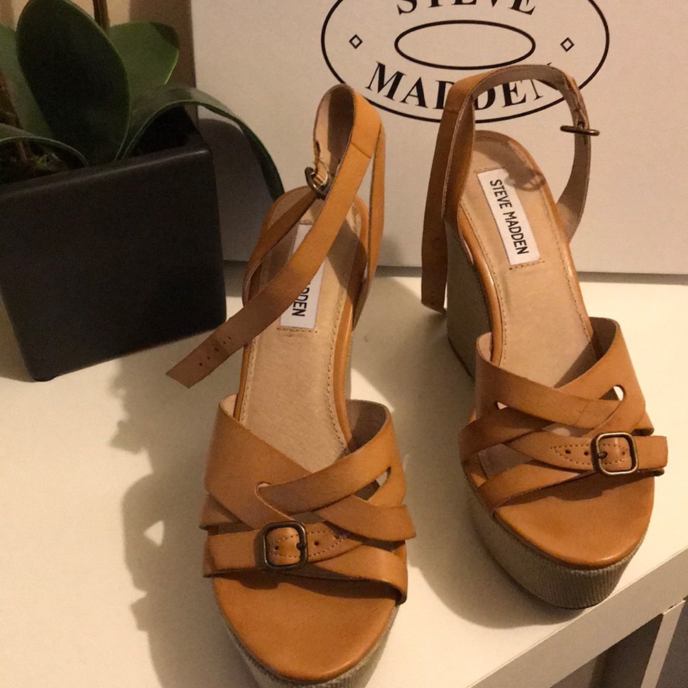 Steve Madden Wedges Size 8, Cognac